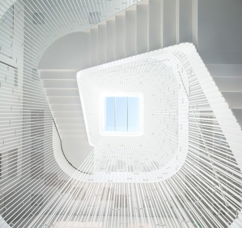 COBE, Kopenhagen, D�nemark, Kindergarten, Kurven, Ziegelstein, brick, begr�ntes Dach, green roof, Fassade, facade, Zaun, Dachgarten, roof garden, Nachhaltigkeit