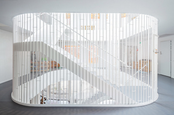 COBE, Kopenhagen, D�nemark, Kindergarten, Kurven, Ziegelstein, brick, begr�ntes Dach, green roof, Fassade, facade, Zaun, Dachgarten, roof garden, Nachhaltigkeit