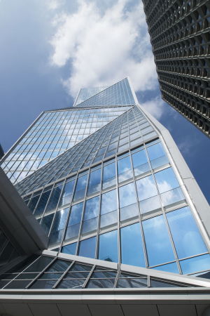 Tour Capre Diem, La Dfense, Courbevoie, Frankreich, Robert A.M. Stern Architects, Hochhaus, tower, Bro, Boulevard Circulaire, Glas, Wintergarten, winter garden, skyline, office, LEED, Nachhaltigkeit, Energieeffizienz, Beleuchtung, Grand Paris