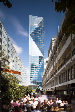 Tour Capre Diem, La Dfense, Courbevoie, Frankreich, Robert A.M. Stern Architects, Hochhaus, tower, Bro, Boulevard Circulaire, Glas, Wintergarten, winter garden, skyline, office, LEED, Nachhaltigkeit, Energieeffizienz, Beleuchtung, Grand Paris