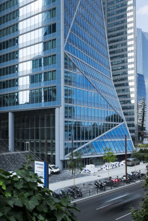 Tour Capre Diem, La Dfense, Courbevoie, Frankreich, Robert A.M. Stern Architects, Hochhaus, tower, Bro, Boulevard Circulaire, Glas, Wintergarten, winter garden, skyline, office, LEED, Nachhaltigkeit, Energieeffizienz, Beleuchtung, Grand Paris