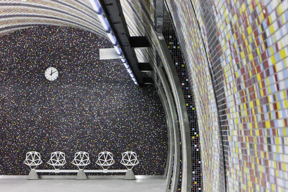 U-Bahn-Station, Subway station, Stationen, U-Bahn, Verkehrsbau, Beton, Konstruktion, Budapest, Tiefbau, Zug, Wagen, Raster, Mosaik, Dekonstruktivismus, Neubau, ffentlicher Nahverkehr, M4, sporaarchitects, Stahlbeton, Fővm tr trkp, Tibor Dkny, Sndor Finta, dm Hatvani, Orsolya Vadsz, Zsuzsa Balogh, Attila Korompay project architects, Bence Vrhidi, Nomi Soltsz, Andrs Jnosi, Dina Molnr, Bauen im Untergrund, Kroly Stefk,