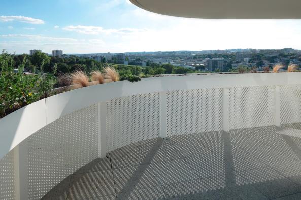 Emmanuel Combarel Dominique Marrec Architectes (ECDM), Arceuil, Paris, Wohnungen, Hochhaus, housing tower, Balkone, balconies, Sinuskurve, alternate sinusoids, BauNetz, uncube