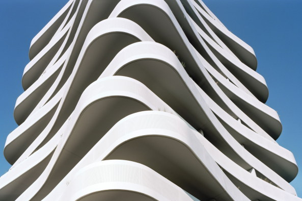 Emmanuel Combarel Dominique Marrec Architectes (ECDM), Arceuil, Paris, Wohnungen, Hochhaus, housing tower, Balkone, balconies, Sinuskurve, alternate sinusoids, BauNetz, uncube