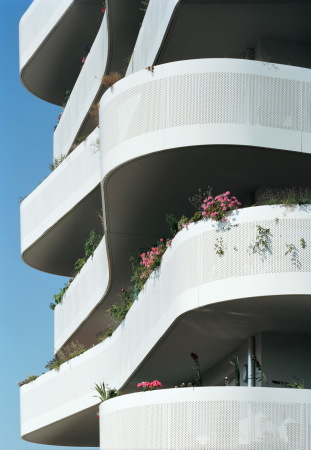 Emmanuel Combarel Dominique Marrec Architectes (ECDM), Arceuil, Paris, Wohnungen, Hochhaus, housing tower, Balkone, balconies, Sinuskurve, alternate sinusoids, BauNetz, uncube