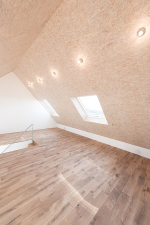 Neubau; Wohnhaus; Saarland; Ortsrand; Bayer & Strobel Architekten; Holzhaus; Holzrahmenbauweise; Faserzement-Wellplatten; landwirtschaftliches Bauen; Woodframehouse; Wood; Architecture; Ottweiler;