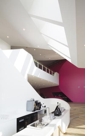 UN Studio, Municipality of Spijkenisse, Niederlande, Dutch, Netherlands, Theater, Theaterbau, Neubau, Ben van Berkel, Arup, Amsterdam, Rotterdam, niederl�ndische architektur, Blob, modern architecture, Caroline Bos, Ben van Berkel, Gerard Loozekoot with Jacques van Wijk and Hans Kooij, Lars Nixdorff, Thomas Harms, Gustav Fagerstrom, Ramon van der Heijden Tatjana Gorbachewskaja, Jesca de Vries, Wesley Lanckriet, Maud van Hees, Benjamin Moore, Henk van Schuppen, Philipp Mecke, Colette Parras, Daniela Hake, Mazin Orfali and Selim Ahmad, Dekonstruktivismus, Farbe