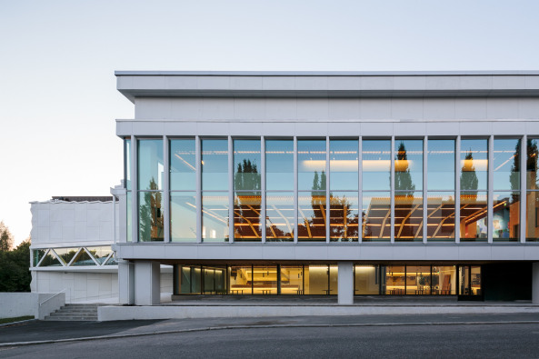 ALA Architects; Tuomas Uusheimo; Kuopio City Theatre; Theater; Umbau; Sanierung; Erweiterungsbau; Erg�nzungsbau; geknitterte Fassade; faltige Fassade; Faserbeton; Betonpaneele; l�wengelb; Finnland; Architektur;
