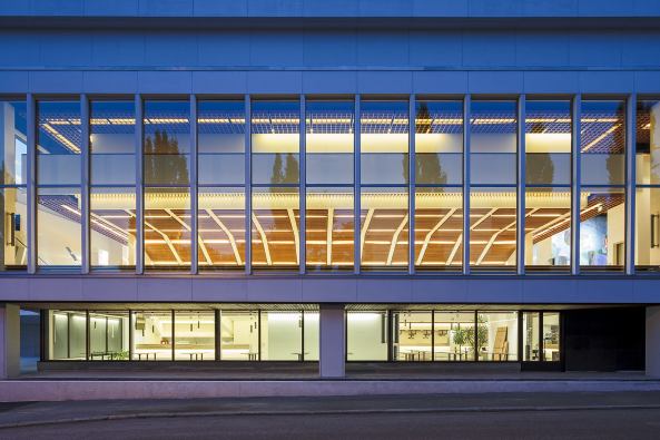 ALA Architects; Tuomas Uusheimo; Kuopio City Theatre; Theater; Umbau; Sanierung; Erweiterungsbau; Erg�nzungsbau; geknitterte Fassade; faltige Fassade; Faserbeton; Betonpaneele; l�wengelb; Finnland; Architektur;
