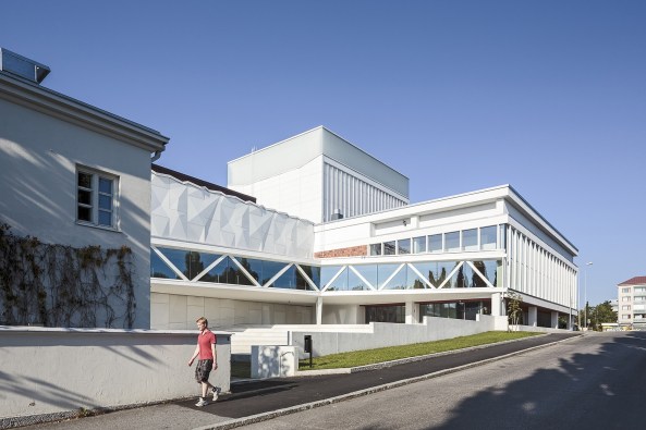 ALA Architects; Tuomas Uusheimo; Kuopio City Theatre; Theater; Umbau; Sanierung; Erweiterungsbau; Erg�nzungsbau; geknitterte Fassade; faltige Fassade; Faserbeton; Betonpaneele; l�wengelb; Finnland; Architektur;