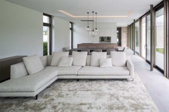 Bungalow; AHM Architekten; Arnsberg; Haus am Mhlenberg; Golfplatz; L-Form; Grundriss; Flachdach; Peter Neusser; Wasserstrichziegel; Eichenholz; Arnke Hntsch Mattmller