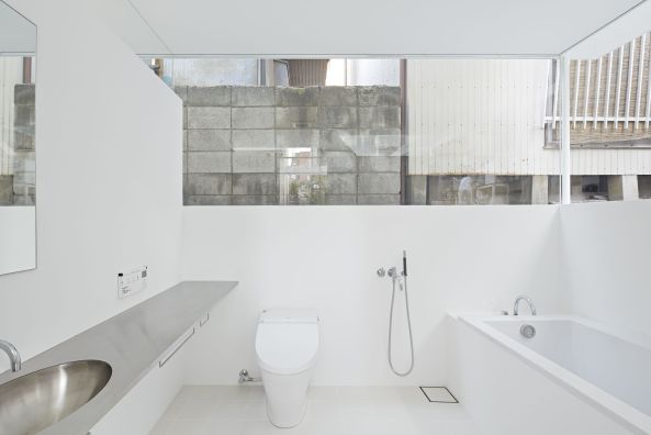 S-House, Haus, Wohnahus, house, Japan, Saitama, Transparenz, Glas, Fassade, Glasfassade, Wei, berkreuzung, Treppe, Tokio