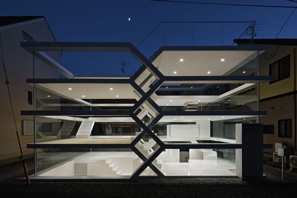 S-House, Haus, Wohnahus, house, Japan, Saitama, Transparenz, Glas, Fassade, Glasfassade, Wei, berkreuzung, Treppe, Tokio