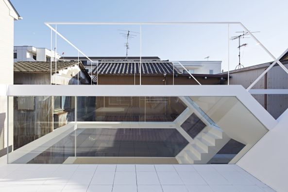 S-House, Haus, Wohnahus, house, Japan, Saitama, Transparenz, Glas, Fassade, Glasfassade, Wei, berkreuzung, Treppe, Tokio