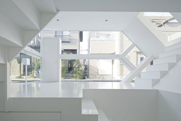 S-House, Haus, Wohnahus, house, Japan, Saitama, Transparenz, Glas, Fassade, Glasfassade, Wei, berkreuzung, Treppe, Tokio