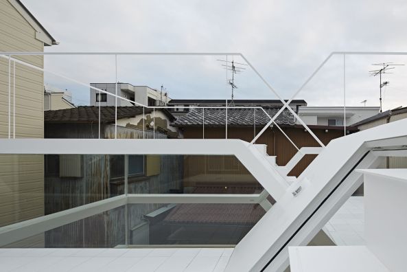 S-House, Haus, Wohnahus, house, Japan, Saitama, Transparenz, Glas, Fassade, Glasfassade, Wei, berkreuzung, Treppe, Tokio