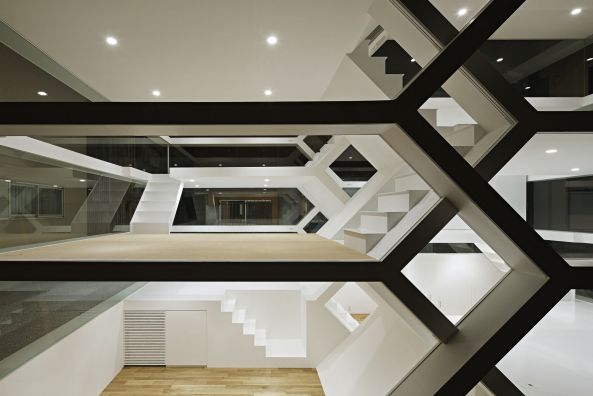 S-House, Haus, Wohnahus, house, Japan, Saitama, Transparenz, Glas, Fassade, Glasfassade, Wei, berkreuzung, Treppe, Tokio