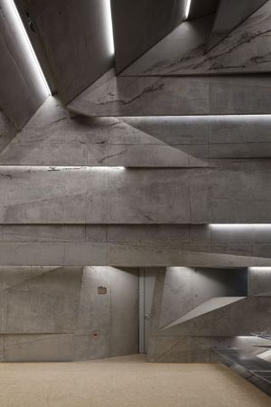 Konzerthaus Blaibach, Blaibach, Peter Haimerl, Monolith, unterirdischer Bau, Beton, Ortbeton, Akustik, Zuschauerraum, Stahl, Bhne, Konzertsaal, LED, concrete, steel, concert hall, stage