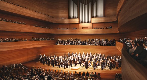 Beethoven Festspielhaus Bonn, Entw�rfe ausgew�hlt, Chipperfield, Kadawittfeld und Valentiny, Theaterstra�e 60, Wettbewerb entschieden, Shortlist, Konzerthaus, Festspielhaus, competition, gmp, Zaha Hadid, Arata Isozaki, Helmut Jahn, Karl-Heinz Schommer, Sn�hetta, UNStudio, Architektenwettbewerb entschieden, Wettbewerbsergebnisse, Baubeginn,Ludwig van Beethoven, 2020, 2014, 2019, Er�ffnung, DHl, Deutsche Post, Hermann & Valentiny, BauNetz, Baunetz-Meldungen, Architektur in Bonn, Kanzlerbungalow, Bonner Geschichten, Neues aus Bonn, Baukosten, Baustop, Klaus Kada, Gerhard Wittfeld, Musik, Konzertsaal,  Ouvert�re, Rock it Bonn, Roll over Beethoven, new buildings, shoebox, vineyard,Schuppen, Dach, Konstruktion, Rehin, Rheinterrasse, Konzertgraben, Konzert, Oper, Operette, Kultur in Bonn