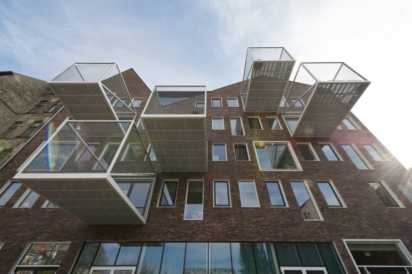 CEBRA; Architects; Aarhus; Dnemark; Kopenhagen; Frederiksberg; Blowsvej School; Schulerweiterung; Neubau; Schulhof; Backstein; Brandwandcollage; Giebelcollage; Dachlandschaft; Mikkel Frost