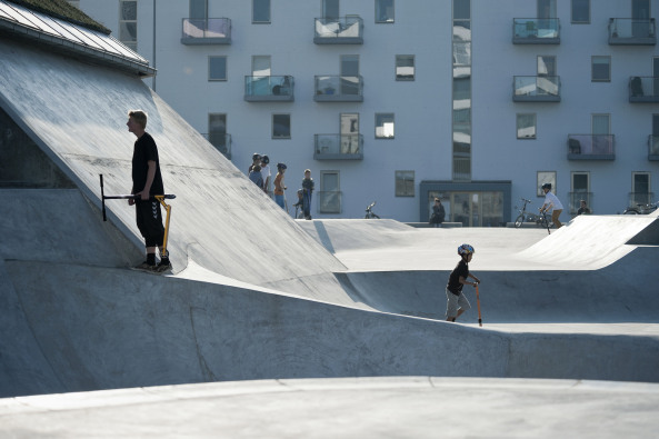 Streetdome; CEBRA; Architekten; Glifberg; Lykke; Sportshall; Sportanalage; Skateranlage; BMX; Klettern; Skaten; Architektur; Architecture; sports; Haderslev; Denmark; Dnemark; Asphaltlandschaft; concrete; ramps; curves; rails;