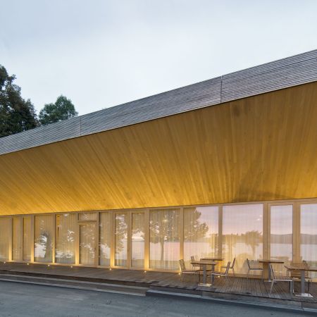 Insel Mainau, Comturey, Hein Architekten, Comturey Turm, Gastronomie, Hafen, Insel, island, port, Holzbau, Holz, wood, Caf�, Restaurant, Kiosk, Barrierefreiheit, Park, Dachgarten, Fassade, facade, rooftop garden, Holzkonstruktion, Magnesit-Estrich, Wei�tanne