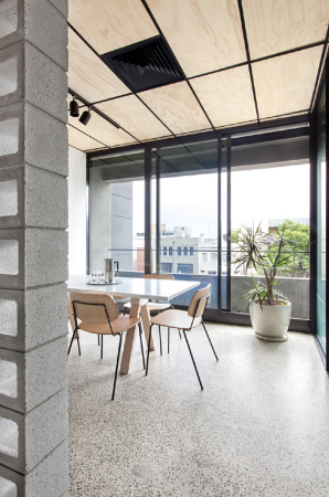 Lisbeth Grosmann, the bunker, Clare Cousins Architects, Melbourne, Architektur in Australien, Street Bunker, Bro, Beton, concrete, BauNetz, Baunetz-Meldungen, Broumbau, Broumnutzung, office