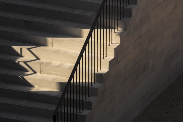 Besucherzentrum, Portugal, Casa Malaparte, Pombal Castle, COMOCO ARQUITECTOS Lu�s Miguel Correia, Nelson Mota, Susana Constantino, Arunca, Kleinstadt, Burg, Schloss, Burghof, Bergfried, Turm, Beuscher, Visitor's Centre, Archaik, B�geleisen, FG + SG, Fotografia de Arquitectura, Treppe, Dach, Sandstein, Bruchstein, Mauerwerk, Museum