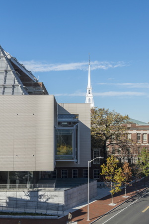 Cambridge, 32 Quincy Street, MA 02138, Harvard University, Harvard Art Museums, Museum, Renzo Piano, Museum, Boston, Carpenter Center for the Visual Arts, Le Corbusier, Kunstmuseum, Neubau, Beton Pyramide, Museumsbau, Kunst, Archologie, Kunstgewerbe, 2014, Fogg Museum, Busch-Reisinger Museum, Arthur M. Sackler Museum, Building Workshop, Beton, Innenhof, Glasdach, Glaspyramide