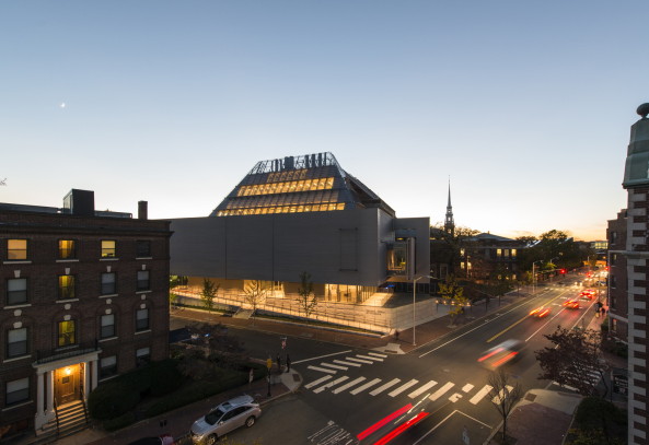 Cambridge, 32 Quincy Street, MA 02138, Harvard University, Harvard Art Museums, Museum, Renzo Piano, Museum, Boston, Carpenter Center for the Visual Arts, Le Corbusier, Kunstmuseum, Neubau, Beton Pyramide, Museumsbau, Kunst, Arch�ologie, Kunstgewerbe, 2014, Fogg Museum, Busch-Reisinger Museum, Arthur M. Sackler Museum, Building Workshop, Beton, Innenhof, Glasdach, Glaspyramide