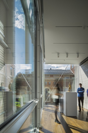 Cambridge, 32 Quincy Street, MA 02138, Harvard University, Harvard Art Museums, Museum, Renzo Piano, Museum, Boston, Carpenter Center for the Visual Arts, Le Corbusier, Kunstmuseum, Neubau, Beton Pyramide, Museumsbau, Kunst, Archologie, Kunstgewerbe, 2014, Fogg Museum, Busch-Reisinger Museum, Arthur M. Sackler Museum, Building Workshop, Beton, Innenhof, Glasdach, Glaspyramide