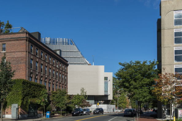 Cambridge, 32 Quincy Street, MA 02138, Harvard University, Harvard Art Museums, Museum, Renzo Piano, Museum, Boston, Carpenter Center for the Visual Arts, Le Corbusier, Kunstmuseum, Neubau, Beton Pyramide, Museumsbau, Kunst, Archologie, Kunstgewerbe, 2014, Fogg Museum, Busch-Reisinger Museum, Arthur M. Sackler Museum, Building Workshop, Beton, Innenhof, Glasdach, Glaspyramide