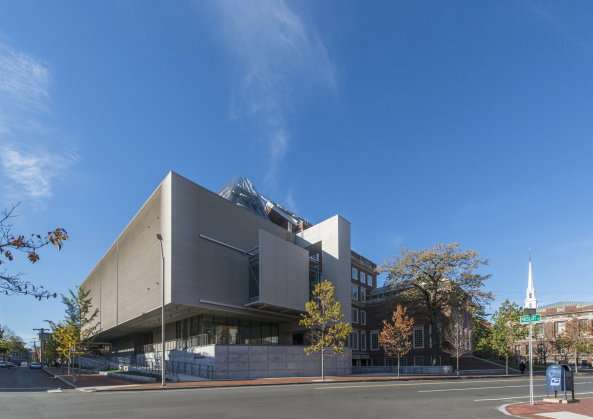 Cambridge, 32 Quincy Street, MA 02138, Harvard University, Harvard Art Museums, Museum, Renzo Piano, Museum, Boston, Carpenter Center for the Visual Arts, Le Corbusier, Kunstmuseum, Neubau, Beton Pyramide, Museumsbau, Kunst, Archologie, Kunstgewerbe, 2014, Fogg Museum, Busch-Reisinger Museum, Arthur M. Sackler Museum, Building Workshop, Beton, Innenhof, Glasdach, Glaspyramide