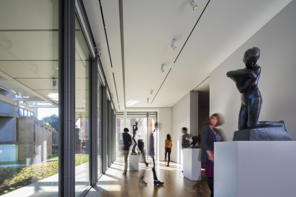 Cambridge, 32 Quincy Street, MA 02138, Harvard University, Harvard Art Museums, Museum, Renzo Piano, Museum, Boston, Carpenter Center for the Visual Arts, Le Corbusier, Kunstmuseum, Neubau, Beton Pyramide, Museumsbau, Kunst, Archologie, Kunstgewerbe, 2014, Fogg Museum, Busch-Reisinger Museum, Arthur M. Sackler Museum, Building Workshop, Beton, Innenhof, Glasdach, Glaspyramide