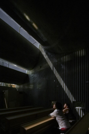 koji fujii / nacasa&partners inc; Takeshi Hosaka Architects; Shonan Christ Church; Japan; Kirche; Neubau; Stahlbeton; Kanagawa; Dachform; akustisches Dach; Koji Fuji; Nacasa&Partners Inc.