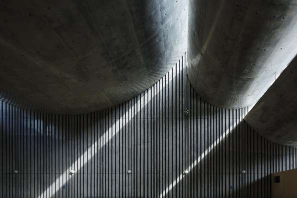 koji fujii / nacasa&partners inc; Takeshi Hosaka Architects; Shonan Christ Church; Japan; Kirche; Neubau; Stahlbeton; Kanagawa; Dachform; akustisches Dach; Koji Fuji; Nacasa&Partners Inc.