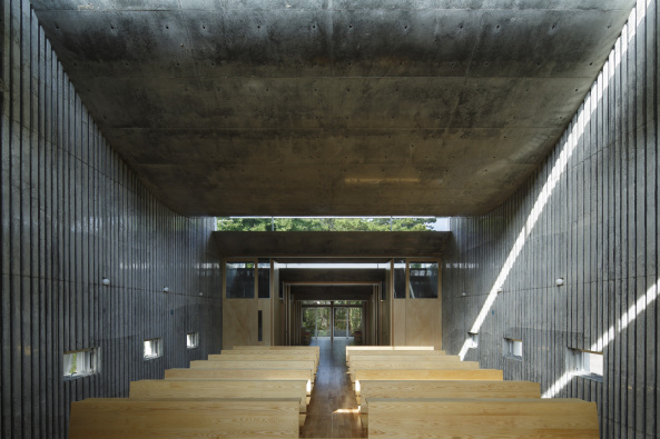 koji fujii / nacasa&partners inc; Takeshi Hosaka Architects; Shonan Christ Church; Japan; Kirche; Neubau; Stahlbeton; Kanagawa; Dachform; akustisches Dach; Koji Fuji; Nacasa&Partners Inc.