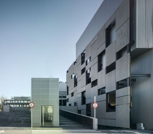 Krankenhaus, hospital, Spanien, Valladolid, Hospital Clnico Universitario de Valladolid, HCUV, Fassade, Alumium, Glas, Aluminiumplatte, Beton, Sheddach