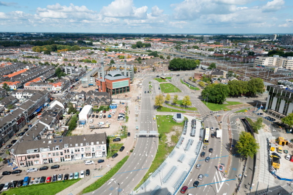 Utrecht, Bahnhof, Central Station, Mawerk, Beton, Glas, Wohungsbau, Niederlande, Balkone, Treppen, Fassade, Ziegel, Stein, Kop van Lombok, Moschee, Mosque, Religion, Bouwfonds Ontwikkeling, Regio Midden, Amersfoort, Architectenbureau Marlies Rohmer, Floris Hund, Ronald Hageman, Kirsten Gabrils, Jan van Erven Dorens, Martin Koster, Boris Briels, Thea van den Heuvel, DAPh, Mietwohnung, zur Miete, renting, building, architecture,