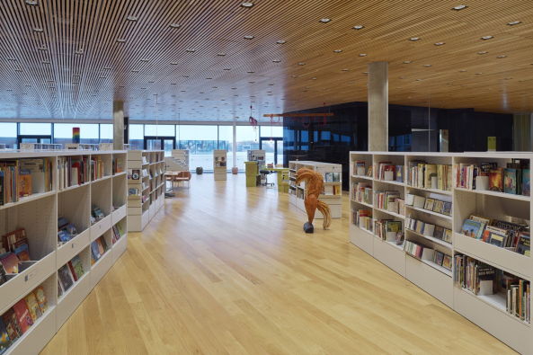 White Arkitekter, Vven, Ume, Schweden, Snhetta, Kulturzentrum, cultural center, Fassade, Snhetta, Mischnutzung, hotel, Konferenzraum, Theater, Museum, Bibliothek, Glas, glass, library, theatre, conference center, facade, Hafen, Kasper Salin Prize, Birke, birch tree