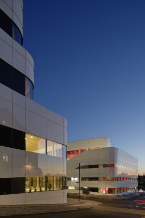 White Arkitekter, Vven, Ume, Schweden, Snhetta, Kulturzentrum, cultural center, Fassade, Snhetta, Mischnutzung, hotel, Konferenzraum, Theater, Museum, Bibliothek, Glas, glass, library, theatre, conference center, facade, Hafen, Kasper Salin Prize, Birke, birch tree