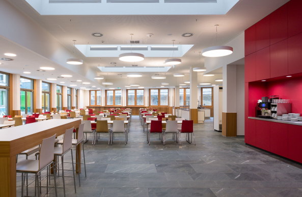 Christian Pelzeter, BMBF, Foyer, Vorfahrt, Berlin Stadtbaustein, Ministerium, Forschung, Erffnung, Bundesbildungsministeriums, Berliner Kapelle-Ufer 1, BAM Deutschland AG und Amber GmbH, ziviles Bundesgebude, Architekturbro Heinle, Wischer und Partner, Naturstein, praktisch, effizient, Public Private Partnership