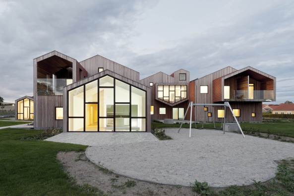 Cebra, Kereminde, Dnemark, children's home, Kinderheim, Holz, wood, Ziegelstein, tile, care centre, Satteldach, pitched roof, chimney, Schornstein, Flexibilitt, Innenraumorganisaiton, Innenraum, interior organisation, Kinder, children