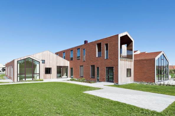 Cebra, Kereminde, Dnemark, children's home, Kinderheim, Holz, wood, Ziegelstein, tile, care centre, Satteldach, pitched roof, chimney, Schornstein, Flexibilitt, Innenraumorganisaiton, Innenraum, interior organisation, Kinder, children