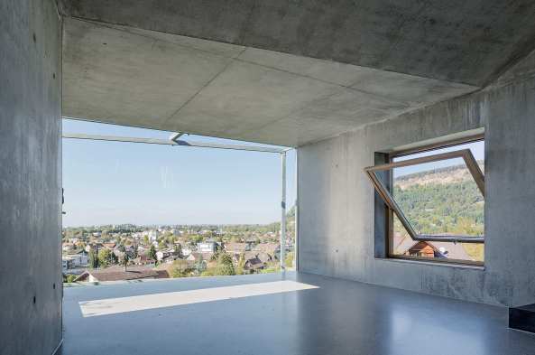 Christian Tonko, Bregenz, sterreich, Zeichenstudio, drawing studio, Fassade, Fenster, window, Kunst, Atelier, Knstler, Skulptur, sculpture, glass, Glas, Sheddach, shed roof, Schrgdach, Beton, Stahl, witterungsbestndiger Stahl, steel, concrete, Eiche, oak, Hang, hill, Licht, light