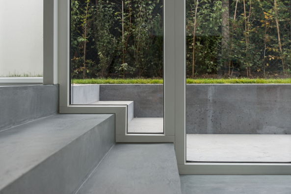 Tonic Architekten, Doppelhaus, Satteldach, Beton, Glas, Fassade, Nachverdichtung, Wohnen, Wohnungsbau, housing, pitched roof, concrete, glass, facade, Fenster, Aluminium, window, Treppe, stairs, Lamellenfassade