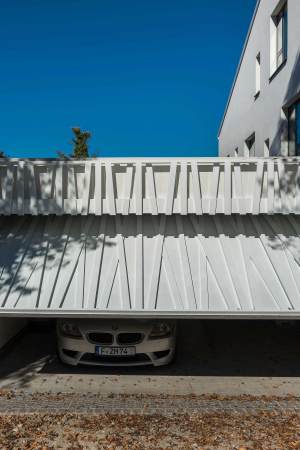 Tonic Architekten, Doppelhaus, Satteldach, Beton, Glas, Fassade, Nachverdichtung, Wohnen, Wohnungsbau, housing, pitched roof, concrete, glass, facade, Fenster, Aluminium, window, Treppe, stairs, Lamellenfassade