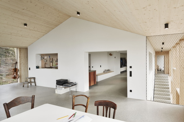 Wohnhaus, Beton, Umbau, Neubau, Erweiterung, Bestand, stereich, Rheintal, Dornbirn, Bodensee, Hang, Abhnag, Wohnhaus, Villa, Einfamilienhaus, Hanglage, Jochen Specht, Architekt, Haus Hohlen, Holzbau, Vorfertigung, Konstruktion, Holzkonstruktion, Sanierung, Pfosten-Riegel-Skelett, Bootsbau