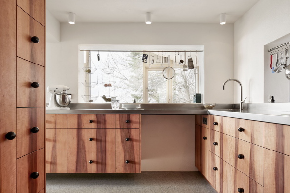 Wohnhaus, Beton, Umbau, Neubau, Erweiterung, Bestand, stereich, Rheintal, Dornbirn, Bodensee, Hang, Abhnag, Wohnhaus, Villa, Einfamilienhaus, Hanglage, Jochen Specht, Architekt, Haus Hohlen, Holzbau, Vorfertigung, Konstruktion, Holzkonstruktion, Sanierung, Pfosten-Riegel-Skelett, Bootsbau