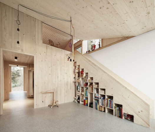 Wohnhaus, Beton, Umbau, Neubau, Erweiterung, Bestand, stereich, Rheintal, Dornbirn, Bodensee, Hang, Abhnag, Wohnhaus, Villa, Einfamilienhaus, Hanglage, Jochen Specht, Architekt, Haus Hohlen, Holzbau, Vorfertigung, Konstruktion, Holzkonstruktion, Sanierung, Pfosten-Riegel-Skelett, Bootsbau